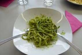 Abbildung vom Rezept »Basilikum-Pesto (mit Spaghetti)«