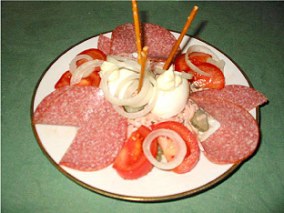 Abbildung vom Rezept »Russische Eier auf Wurstsalat«